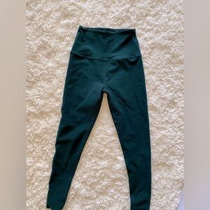 Beyond Yoga Caught in the Midi Leggings Dark Spruce Green size Small